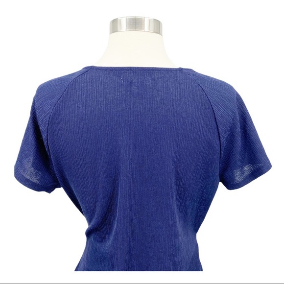 14th & Union Textured Faux Wrap Short Sleeve Blouse - Picture 4 of 7